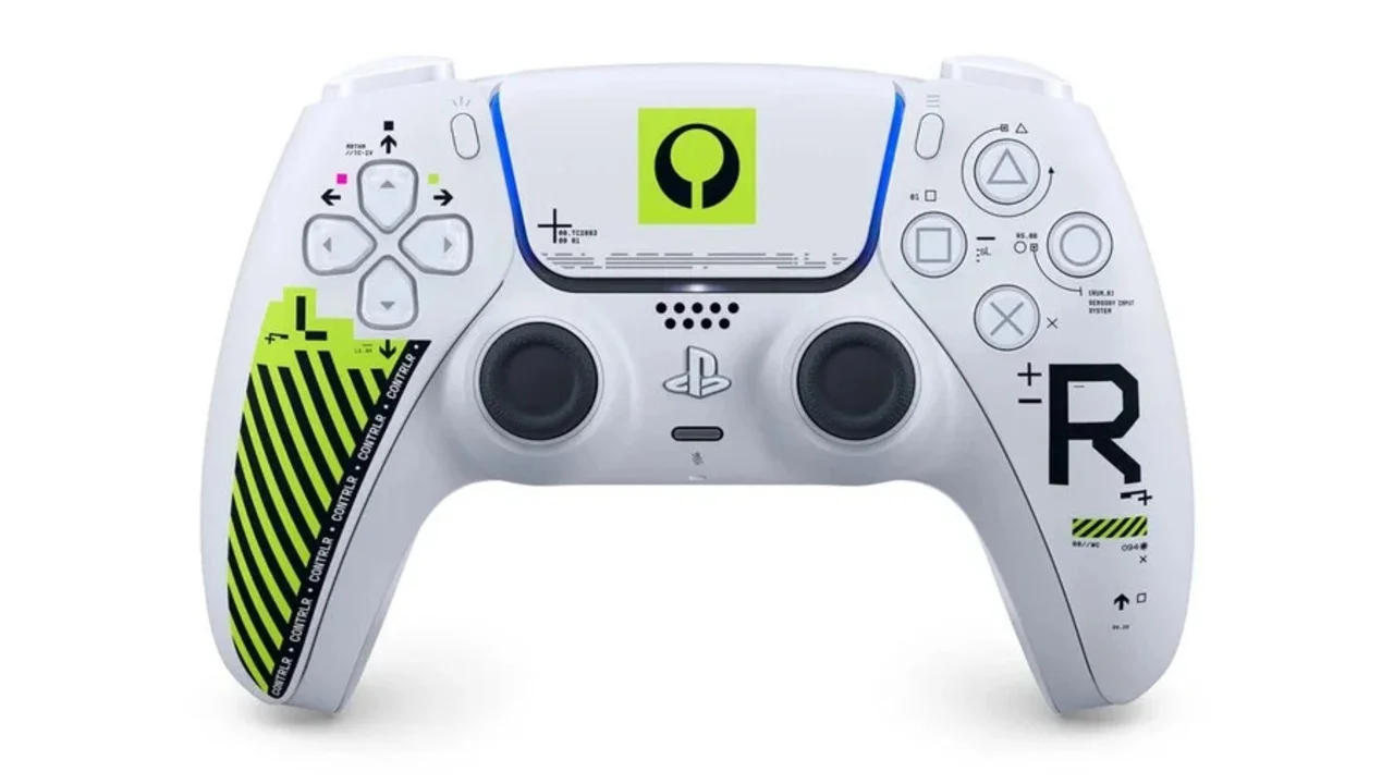 DualSense в оформлении Marathon